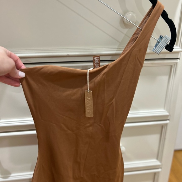 SKIMS NWT All-in one shoulder jumpsuit size XS - Picture 7 of 9